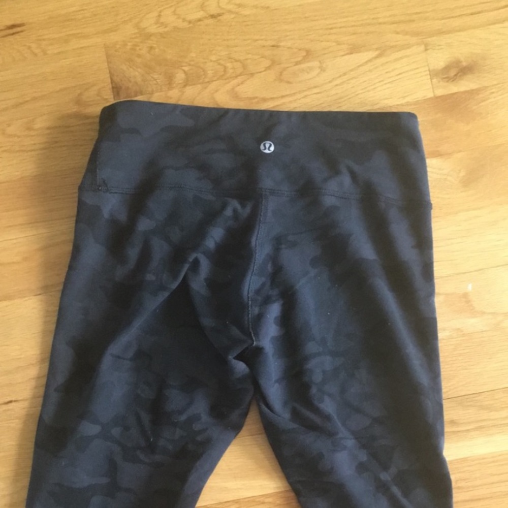 Camo lululemon leggings size 4 crop